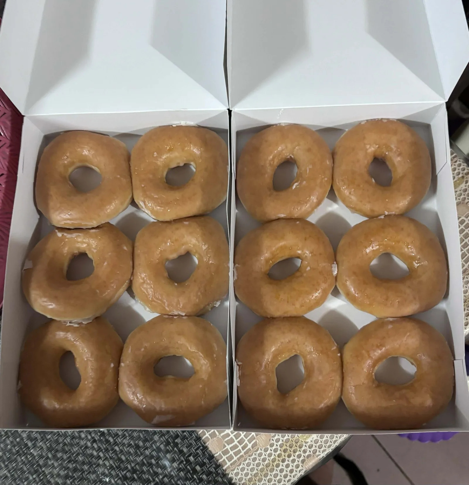 설탕 코팅을 입힌 크리스피크림 오리지널 글레이즈드 도넛